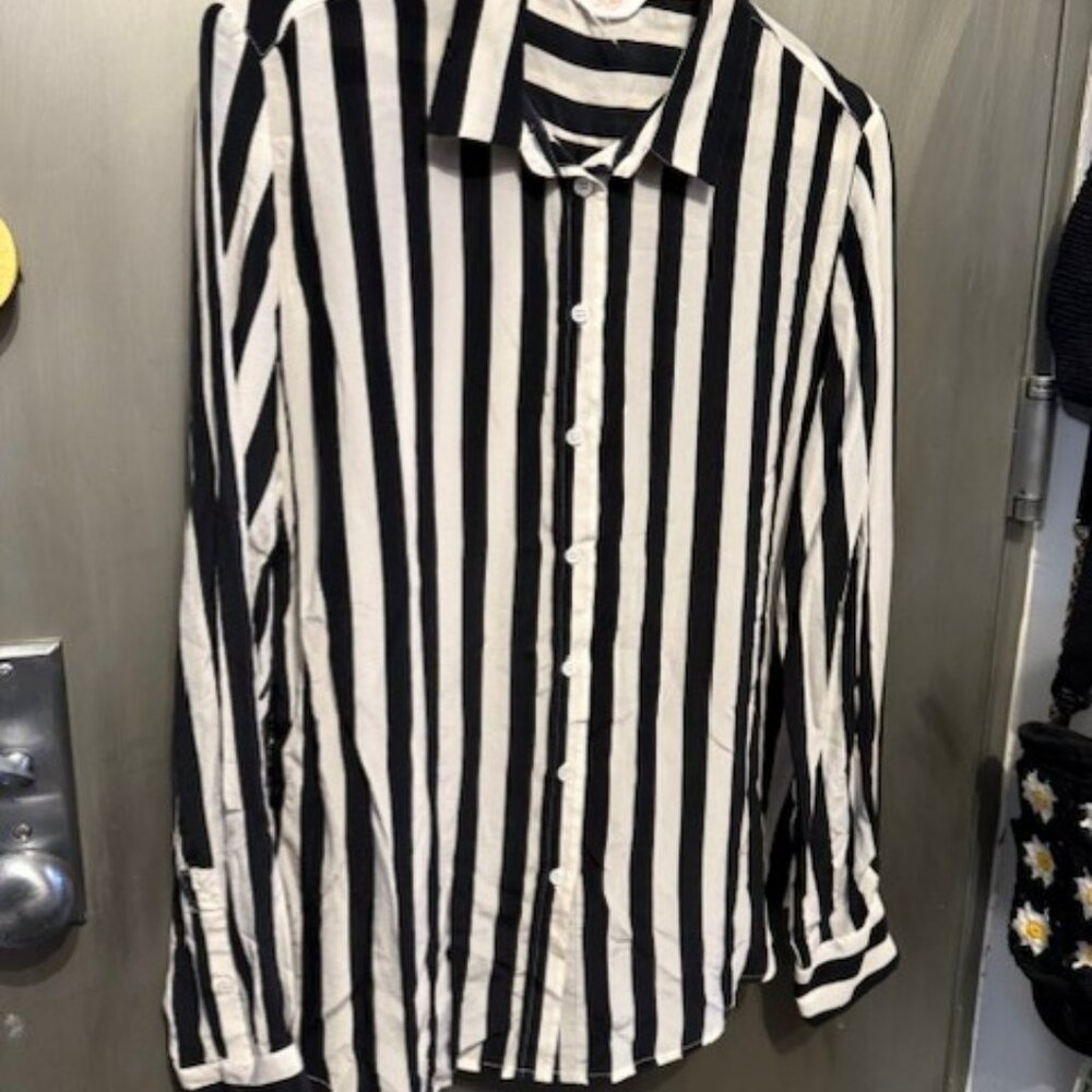 Silk blend Black & White Stripe button front blouse - Picture 11 of 16